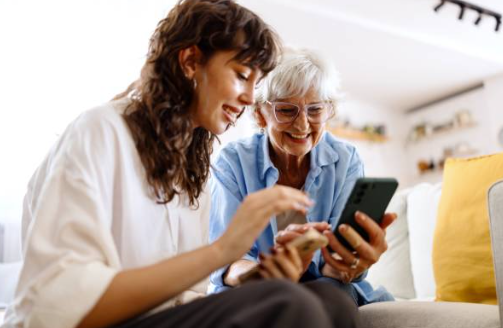 Ó thart ar 32 go 66, téimid isteach san aosacht (adulthood), nuair a stopann ár n-inchinn ag éirí níos éifeachtaí