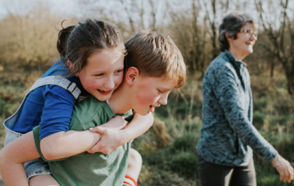 Idir naoi agus 32, téann an inchinn isteach san óigeantacht.
