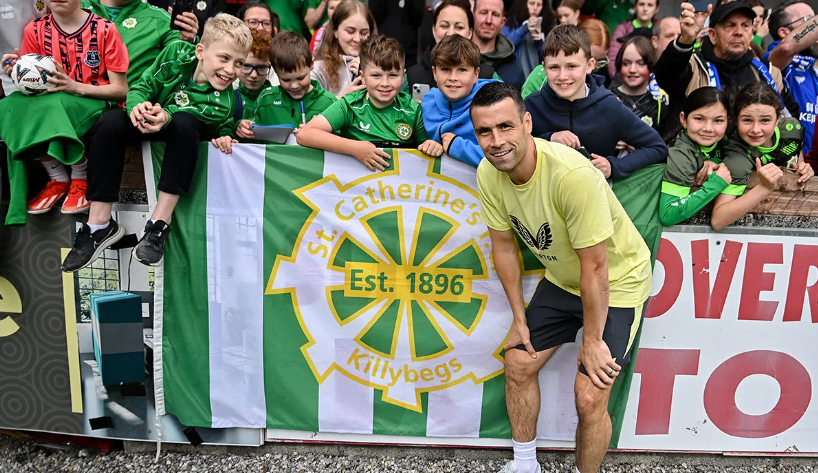 Seamus Coleman agus Na Cealla Beaga. Pictiur Stephen MarkenSportsfile