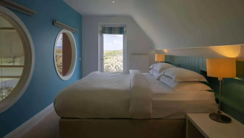 Seomra leaba i narasan. Pictiur CONNEMARASANDS HOEL.COM