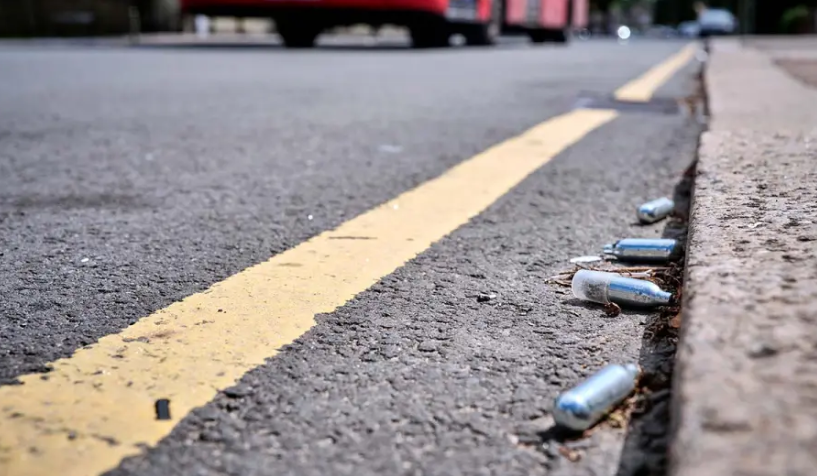 Gás gáire ina chúis le contúirt thromchúiseach do dhaoine óga. Pictiúr: Getty Images
