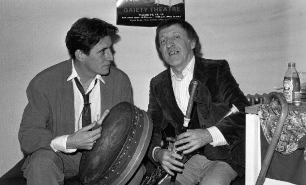 Gabriel Byrne le Paddy Moloney