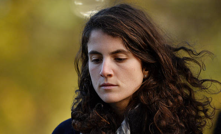 : 'Rug siad mo lámh gan staonadh agus mé ag fulaingt, ag iarraidh gan a bpian agus a mbrón a thaispeáint dom chun mé a chosaint uaidh. Is bronntanas iontach é sin, cé go mbraithim a bpian gach lá.'