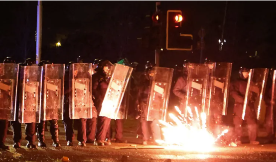 Ionsaithe ar na Gardaí i ndiaidh na n-agóidí i CityWest