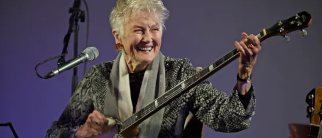 Peggy Seeger ag an Tradfest ag Áras Chrónáin i gCluain Dolcáin