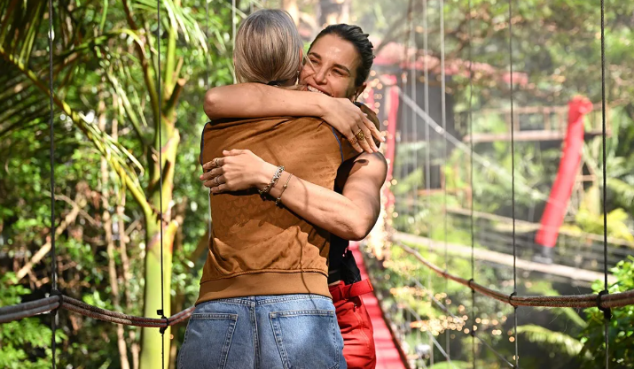 Vogue ag bualadh lena cara Louisa McDonald tar eis an dufair a fhagail. Pictiur James GourleyITVShutterstock