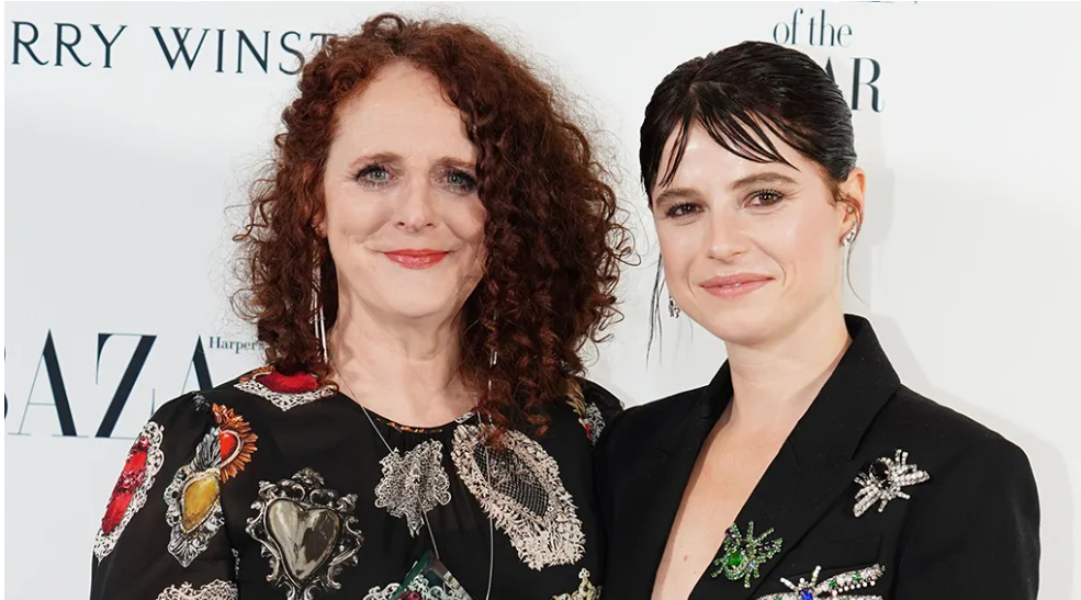 Jessie Buckley agus udar Hamnet Maggie OFarrell