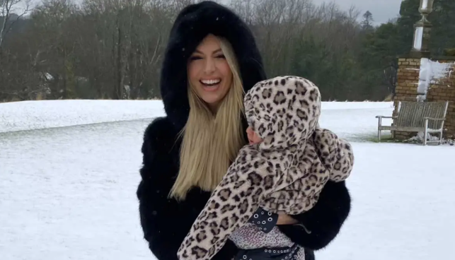 ...agus ceann amháin lena hiníon