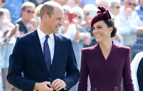 Prionsa William na Breataine agus a bhean chéile Kate Middleton 