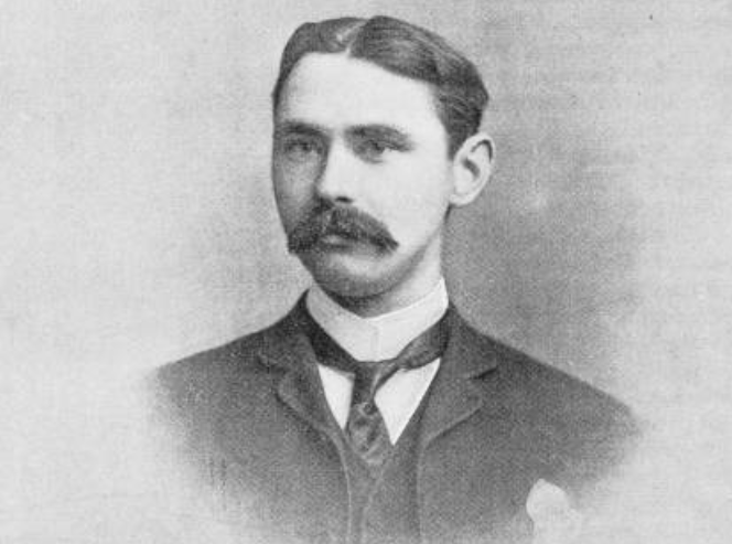 Bhí de hÍde chomh sásta céanna ag comhrá le gnáthdhaoine Éireannacha agus le Meiriceánaigh Dhúchasacha agus a bhí sé sa Teach Bán leis an Uachtarán Theodore Roosevelt