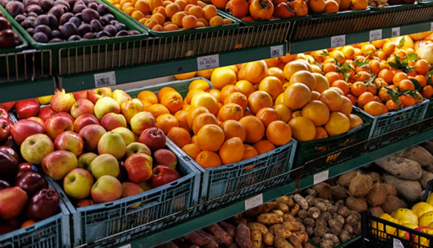 Cé gur roghanna den scoth iad torthaí agus glasraí, tá go leor sneaiceanna eile ard-shnáithíneacha le roghnú astu