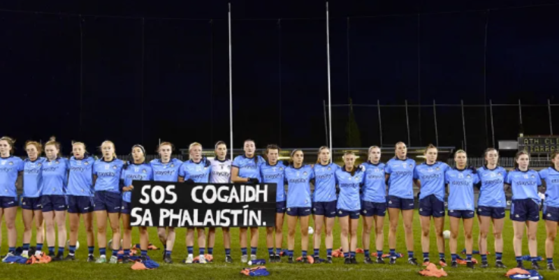 Seasann foireann peile na mban i mBaile Átha Cliath i gcoinne Iosrael