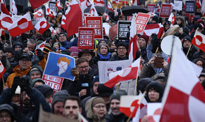 Agóidí sa Ghraonlainn i gcoinne Trump