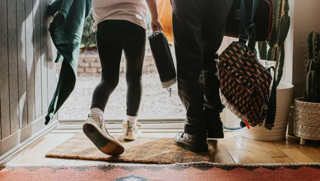 D’áitigh na hionadaithe ar an Oireachtas oibriú i gcomhar le CLG chun aghaidh a thabhairt ar na fadhbanna atá roimh chlubanna