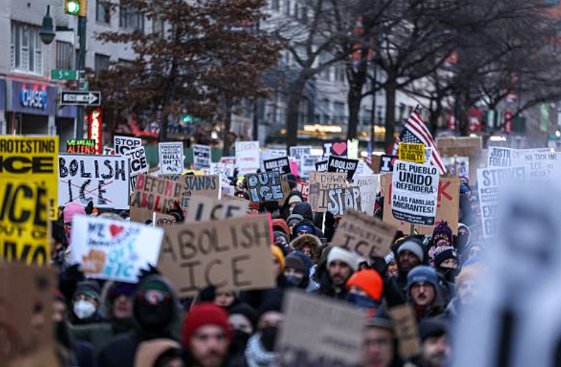 Agóid i gcoinne ICE