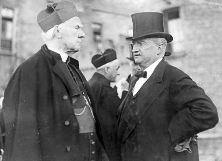 Ardeaspag Ard Mhacha, Michael Logue, le John Redmond sa bhliain 1912