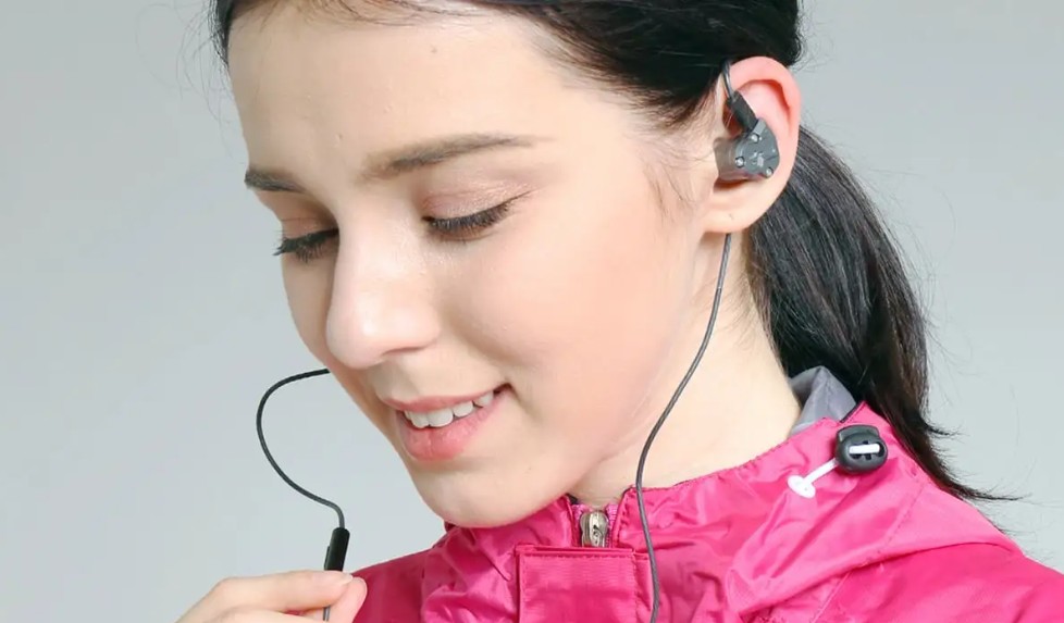 Bí cúramach le cluasáin