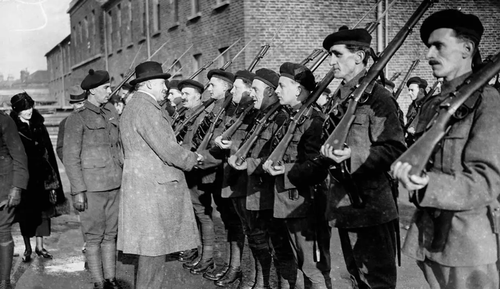 Na Duchronaigh Pictiur Hulton Deutsch CollectionCORBISCorbis tri Getty Images