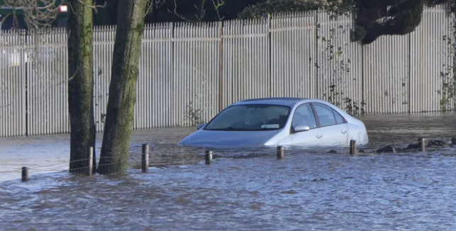 Beidh níos mó báistí troime ar thalamh atá sáithithe cheana féin, ardóidh aibhneacha agus beidh taoide arda ann, a deir Met Éireann