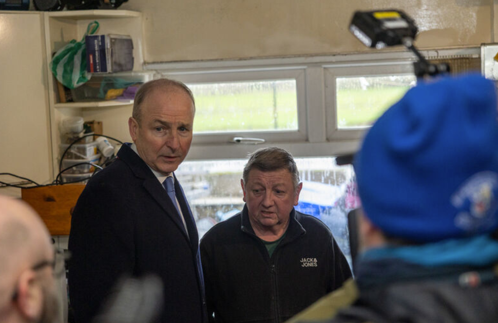 An Taoiseach Mícheál Ó Máirtín ag tabhairt cuairte ar Loch Garman, Cill Chainnigh, Ceatharlach agus Cill Mhantáin, ceantair a raibh tionchar ag Stoirm Chandra orthu. Grianghraif GIS trí Rollingnews.ie