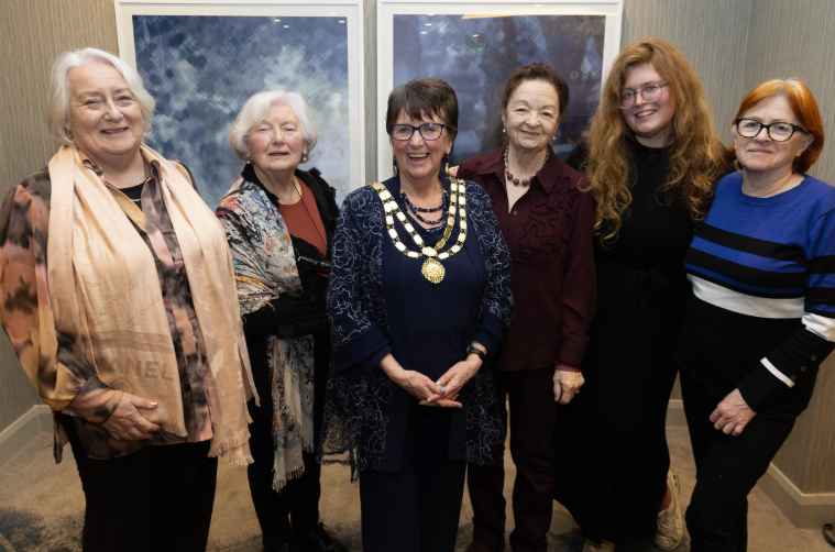 Lelia Ní Chinnéide, Mairéad Uí Dhomhnaill, Áine Ní Ghlinn, Celia de Fréine, Laoighseach Ní Choistealbha agus Anna Heusaff