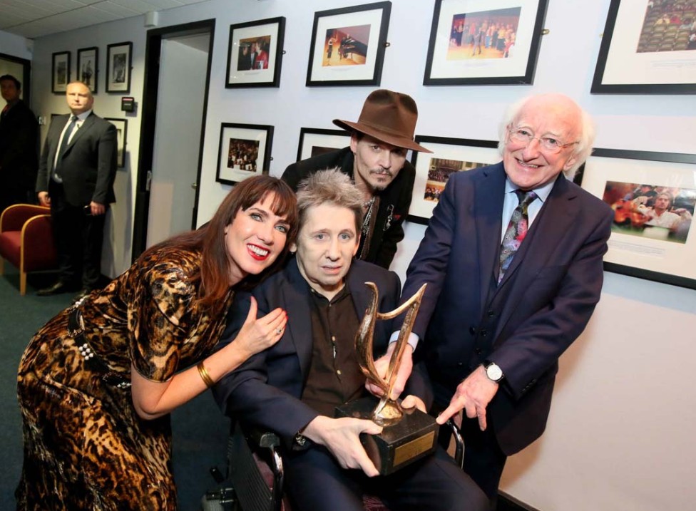Michael D. Higgins Shane MacGowan Johnny Depp agus Victoria May Clarke