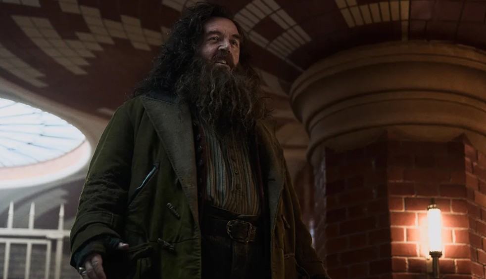 Nick Frost mar Rubeus Hagrid. Pictiur Aidan MonaghanHBO