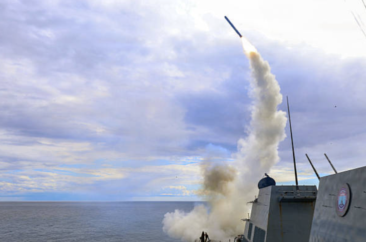 Cuid den ionsaí SAM a sheol Trump