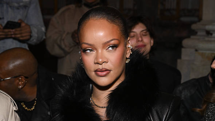 Rihanna: Pic Gilbert Flores/WWD via Getty Images