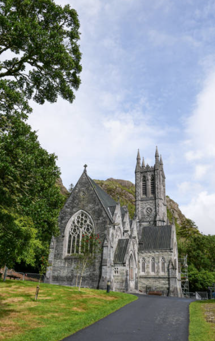 An eaglais Ghotach tógtha chun caointe a dhéanamh ar Mháire