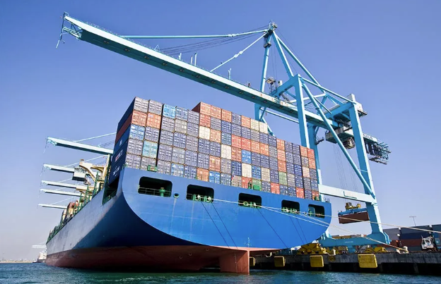 ‘Ba chóir d'Éire machnamh a dhéanamh anois ar conas beartas cánach a úsáid chun caipiteal daonna (tallann) a mhealladh ó thar lear chun ár mbonn tallann atá ann cheana a mhéadú.’