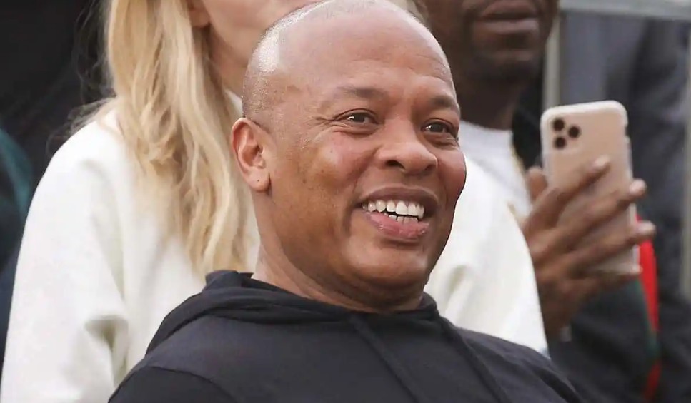 Tá Dr. Dre ar cheann de na daoine cáiliúla is saibhre ar an domhain. Pictiúr Michael TranWireImage