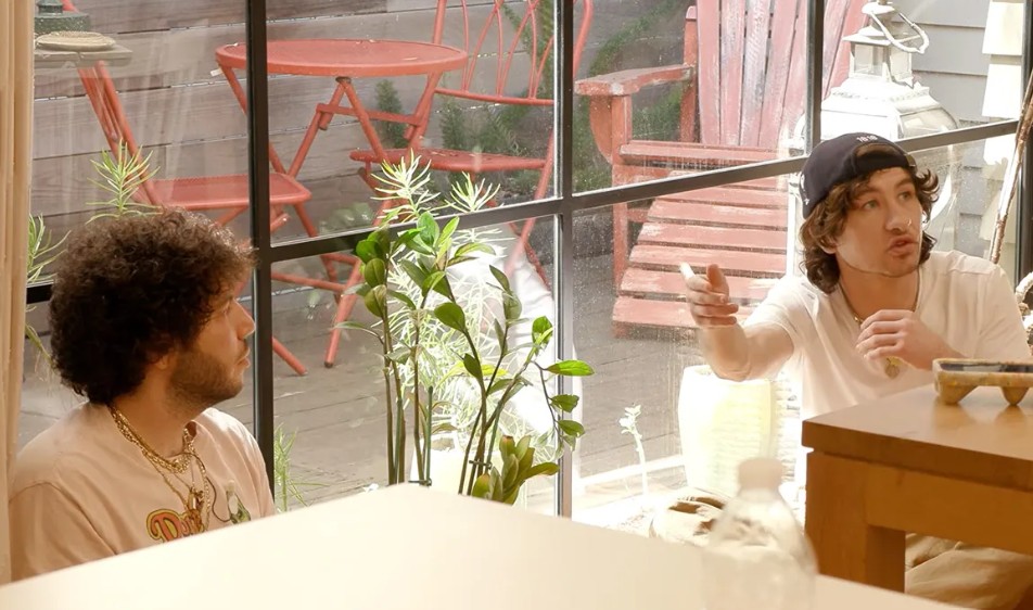 Benny Blanco agus Barry Keoghan ar an bpodcraoladh Friends Keep Secrets. Pictiúr: YouTube