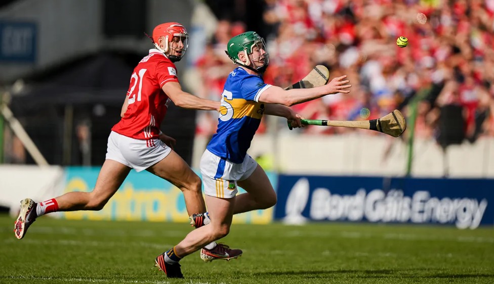 Darragh Stakelum (Tiobraid Árann) agus Hugh O'Connor (Corcaigh). Pictiúr Brendan MoranSportsfile