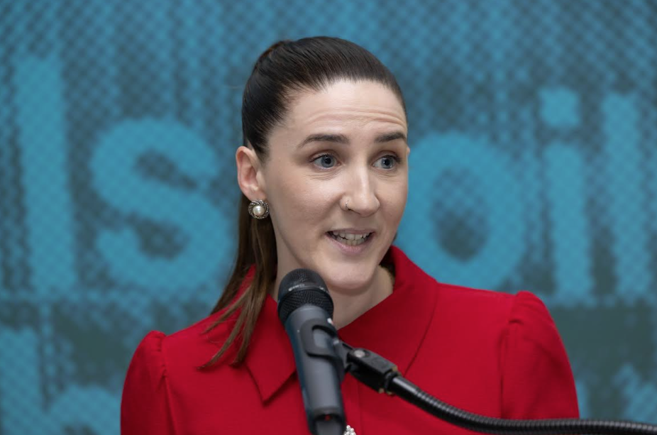 Aoife Ní Ghloinn, Stiúrthóir Lárionad na Gaeilge
