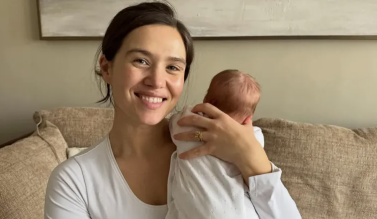 Síomha lena iníon nua