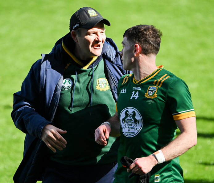 Robbie Brennan le Eoghan Frayne, captaen na Mí