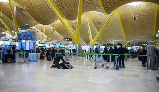 D’fhéadfadh sé go mbeadh ar aerlínte ar fud na hEorpa seirbhísí a ghearradh go luath mar gheall ar easpa breosla. Pic: Getty Images