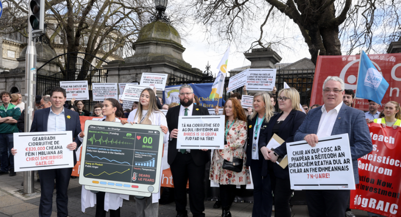 Polaiteoirí an Oireachtais i measc lucht tacaíochta na teanga