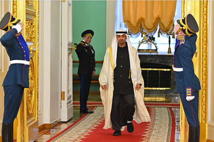 Uachtarán Aontas na nÉimíríochtaí Arabacha, Mohammed bin Zayed Al Nahyan, atá i gceannas ar theaghlach Al Nahyan atá i gceannas ar UAE