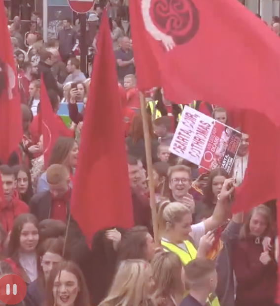 Na pictiúir ón suíomh le Dearg le Fearg