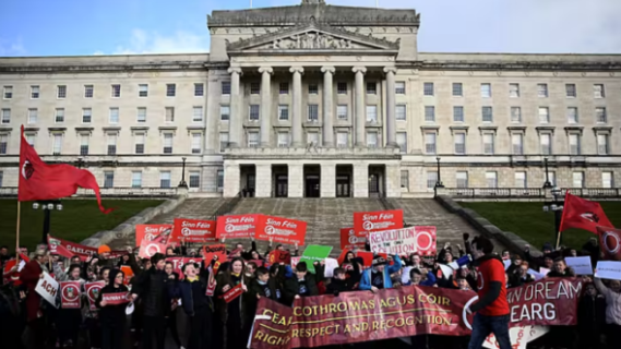 Dúirt Uachtarán Chonradh na Gaeilge, Ciarán Mac Giolla Bhéin, go léiríonn an polasaí fás na Gaeilge i mBéal Feirste