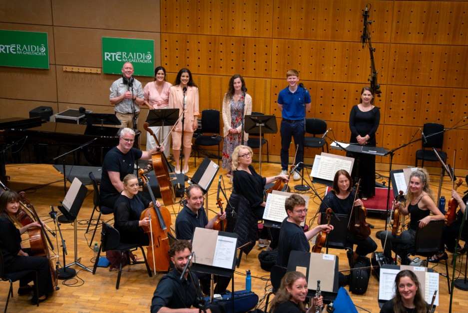 Cóisir Cheoil RTÉ Raidió na Gaeltachta beo le Ceolfhoireann Coirme RTÉ 2