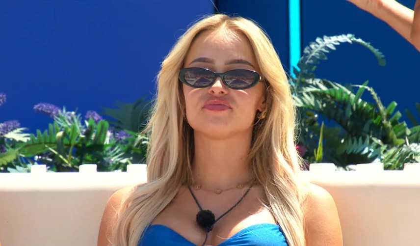 Ellie Chadwick ar Love Island. Pictiúr ITV
