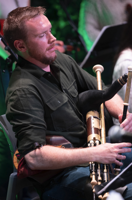 Éanna Ó Cróinnín, an sárphíobaire as Rath Chairn, Co na Mí